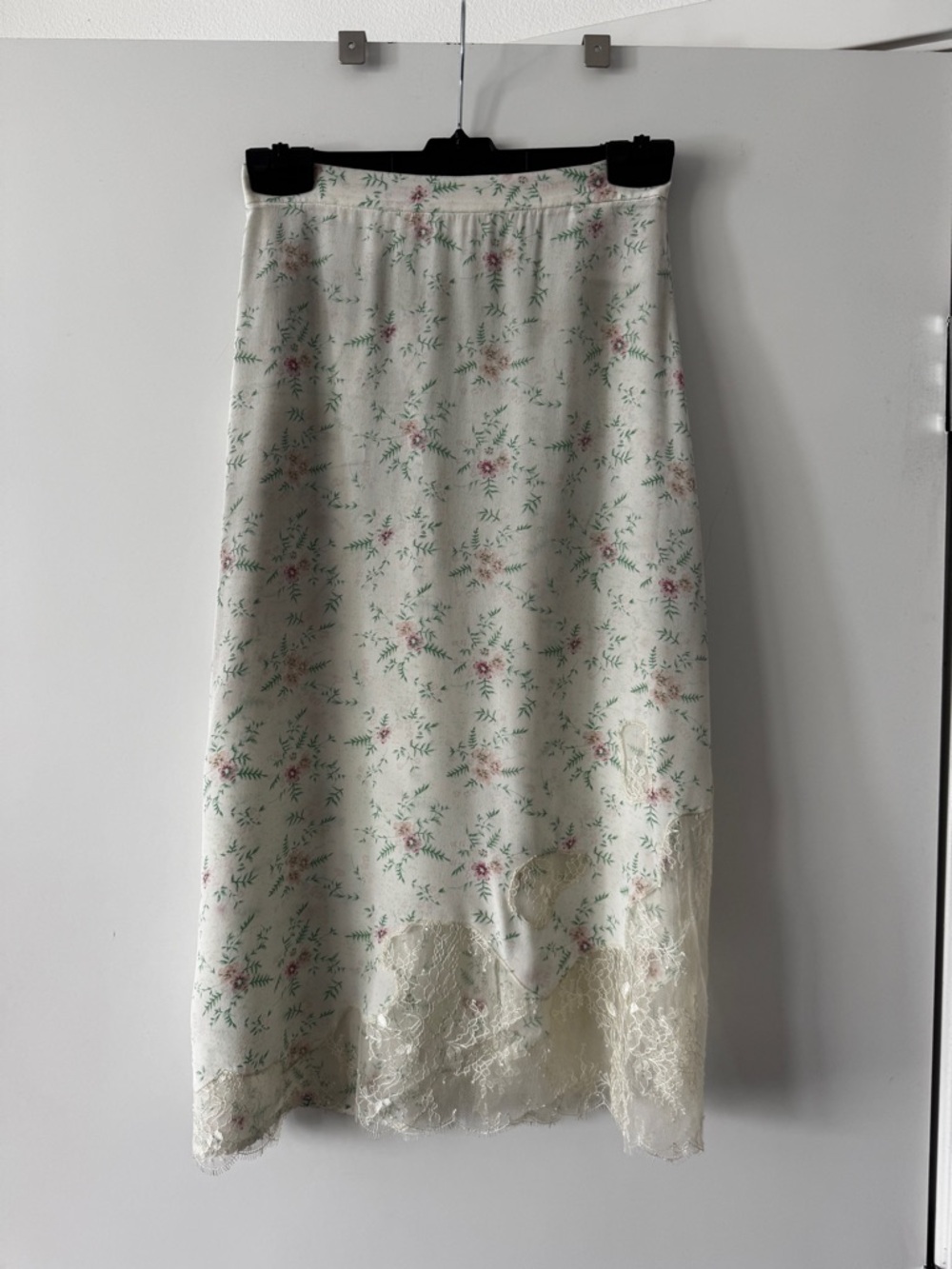 Le Fou by Wilfred 100% Silk Lace Trimmed Midi Skirt. NWOT size 0.
